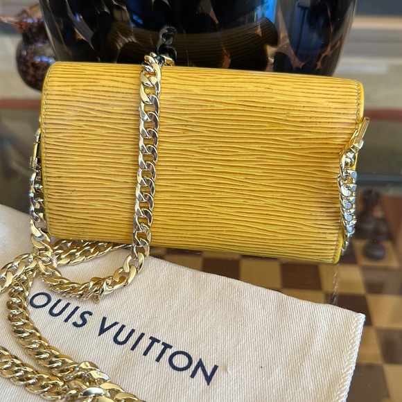 HOST PICK Louis Vuitton Epi Yellow Tresor Wallet with Dustbag, Box, Bag, Ribbon - Picture 4 of 15